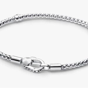 PandoraStudded Clasp & Chain Bracelet
Product number: 593681C00-17
Size: 6.7 In